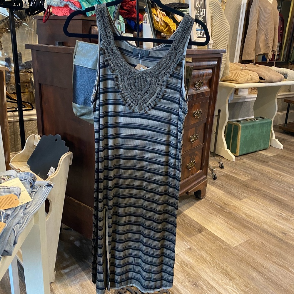 POL DETAILED LACE DRESS